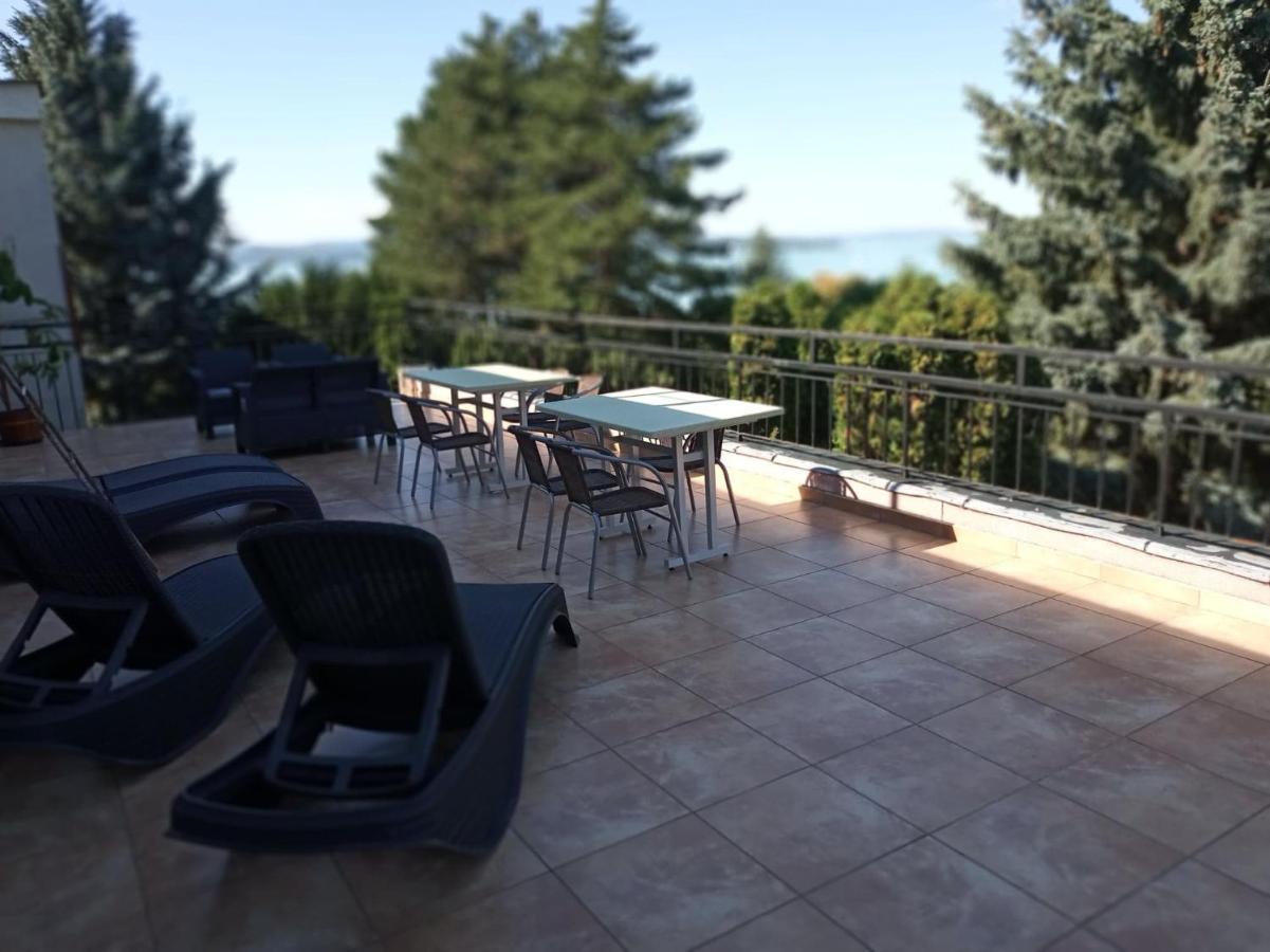 Hotel Pergola Panzió Balatonföldvár Exterior foto